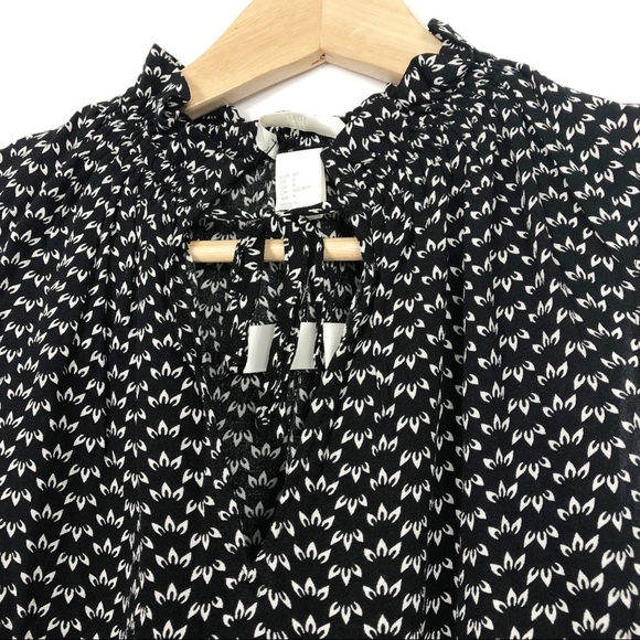 H&M Ruffle Bottom High Tie Neck Tank Blouse - Picture 4 of 7